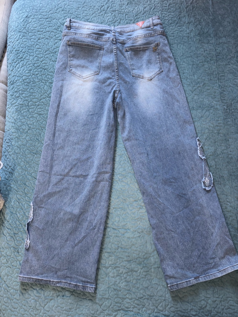 Blue Wide-Leg Jeans with Bow Appliqués - Picture 10 of 14